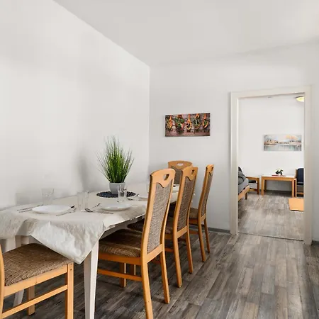 Appartamento Guermache - Monteurwohnung Fuer Gruppen Bis 8 Personen *